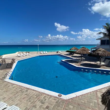 Brisas Shores 07 Beachfront Condo, Pool And Garden Area, Zona Hotelera Cancun